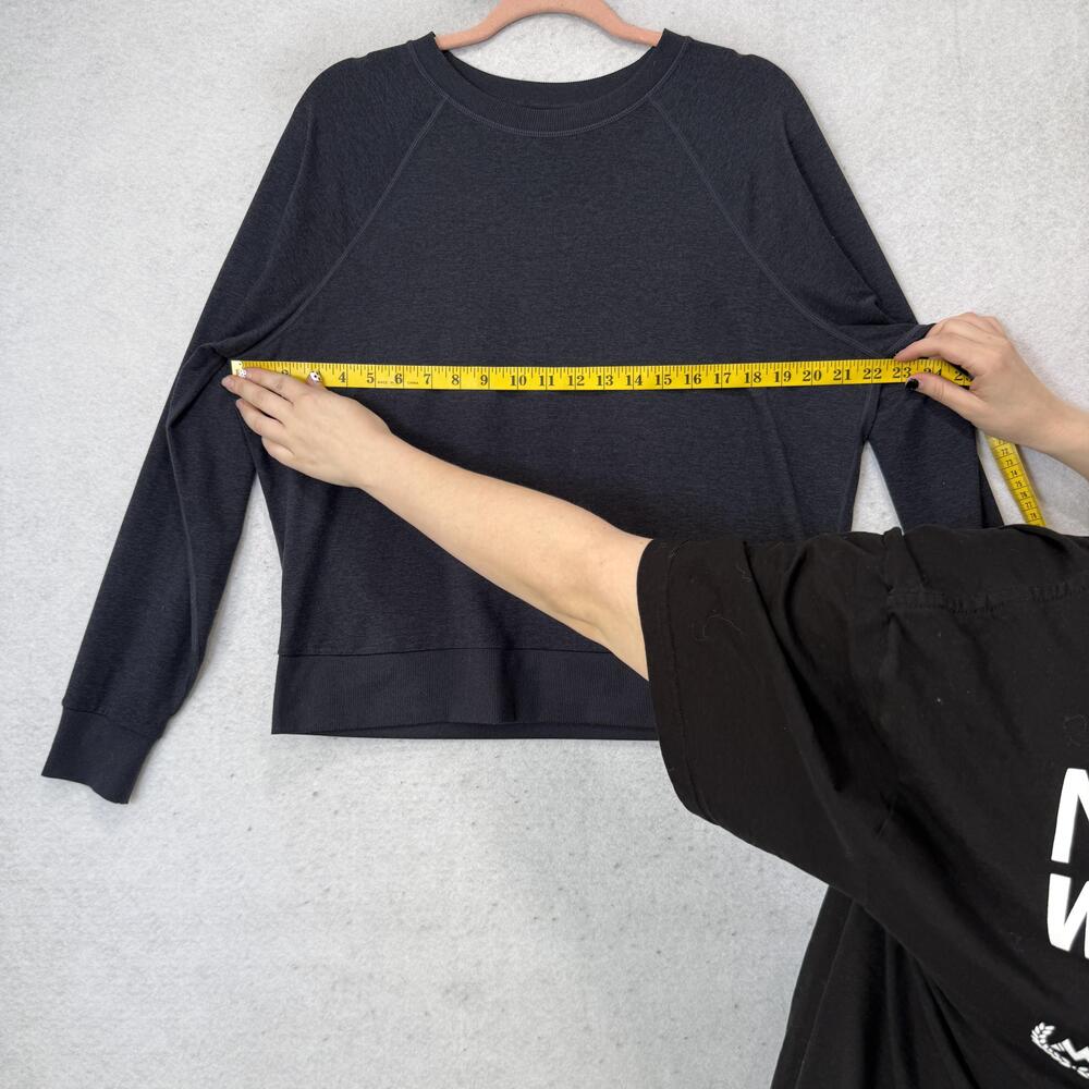 Vuori Sweatshirt Womens Large blue Jersey Crewneck Pullover Athletic Logo - Picture 3 of 7